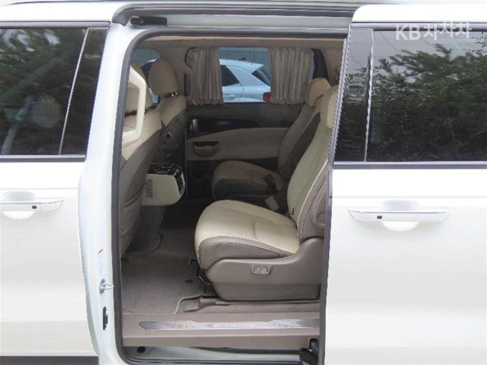 2023 - kia carnival