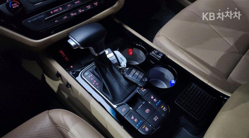 2020 - kia carnival