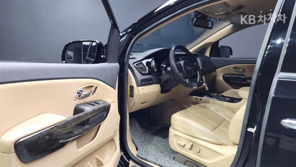 2020 - kia carnival