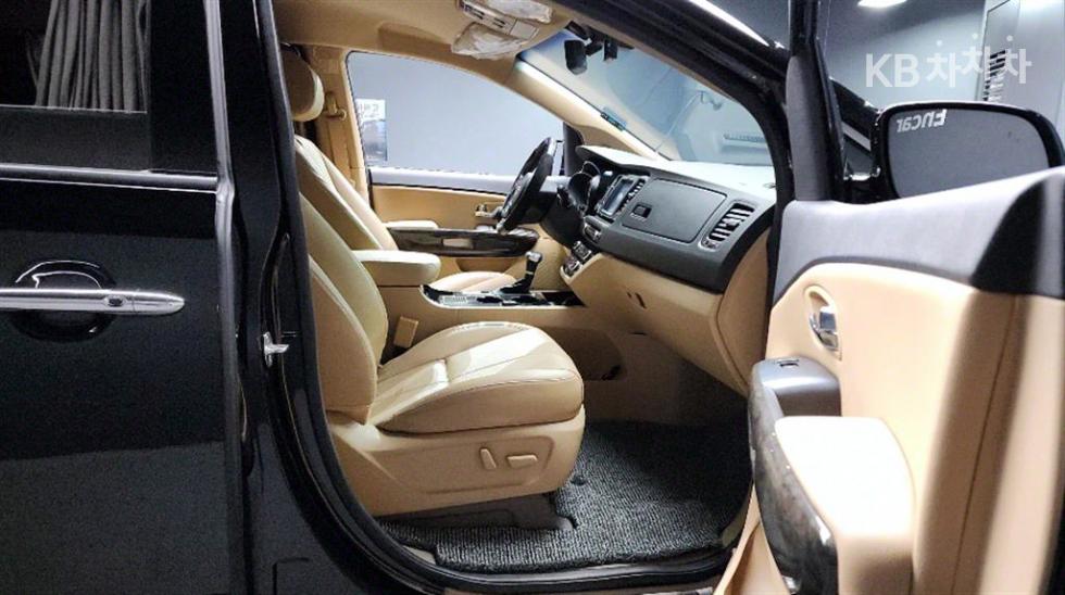2020 - kia carnival