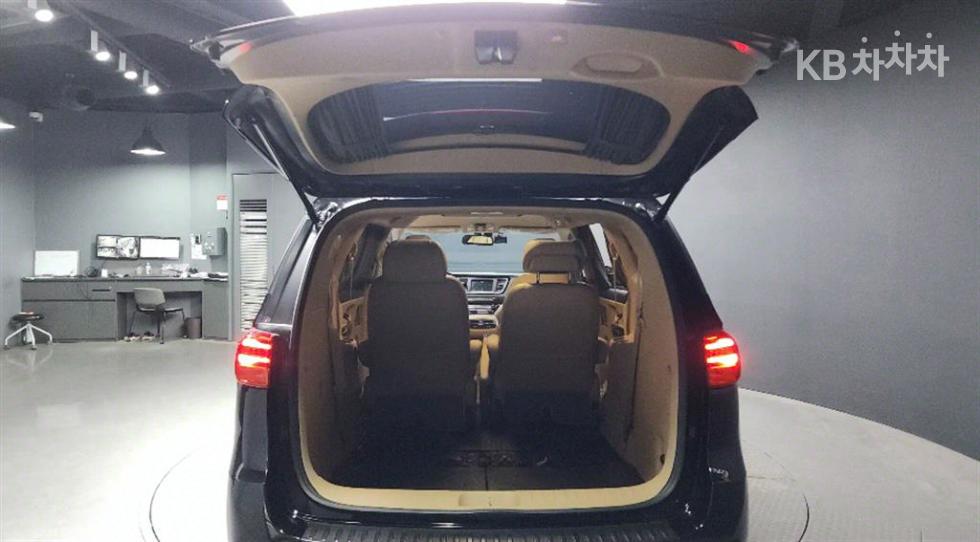 2020 - kia carnival