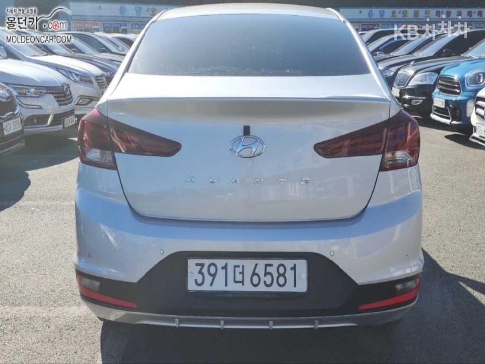 Hyundai Avante — miniaturë 4