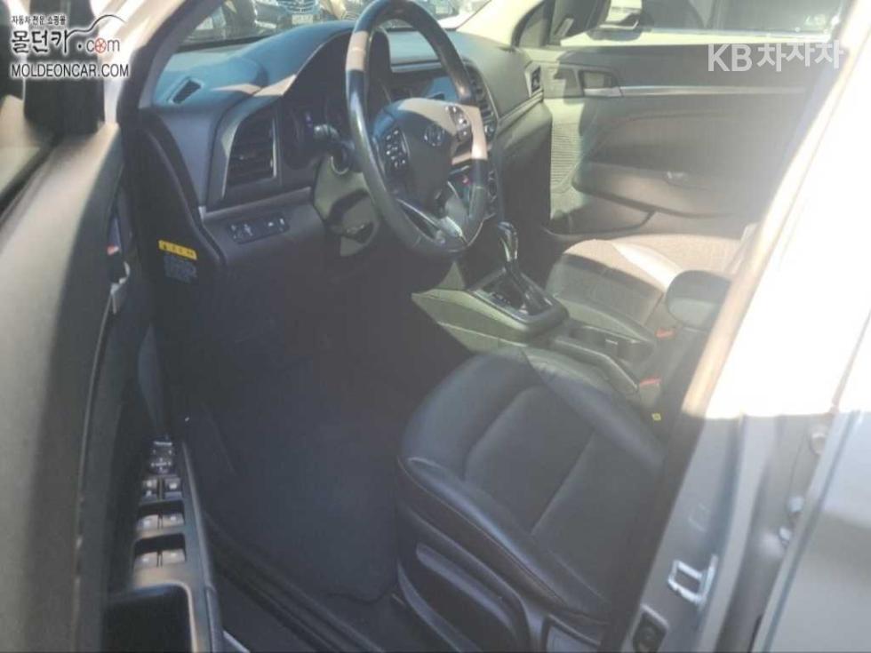 Hyundai Avante — miniaturë 9