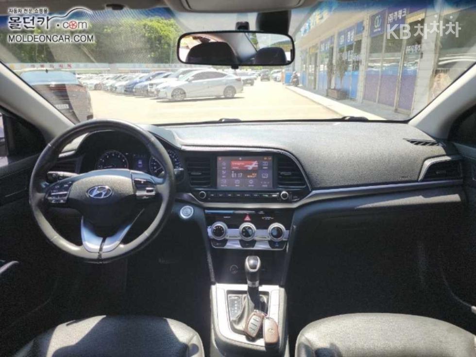 Hyundai Avante — miniaturë 7