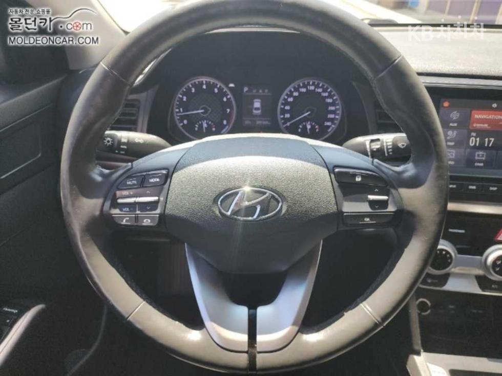 Hyundai Avante — miniaturë 10