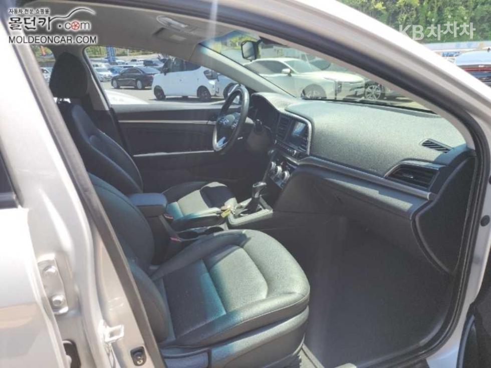 Hyundai Avante — miniaturë 13