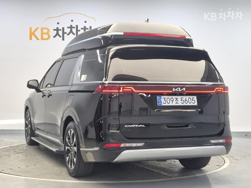 2022 - kia carnival