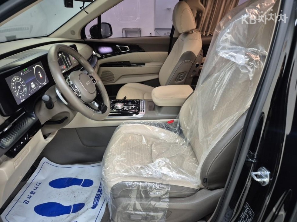 2022 - kia carnival