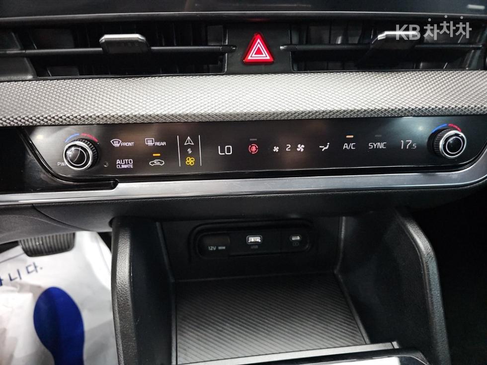 2023 - kia sportage