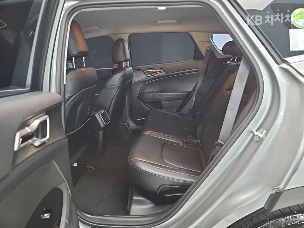 2023 - kia sportage