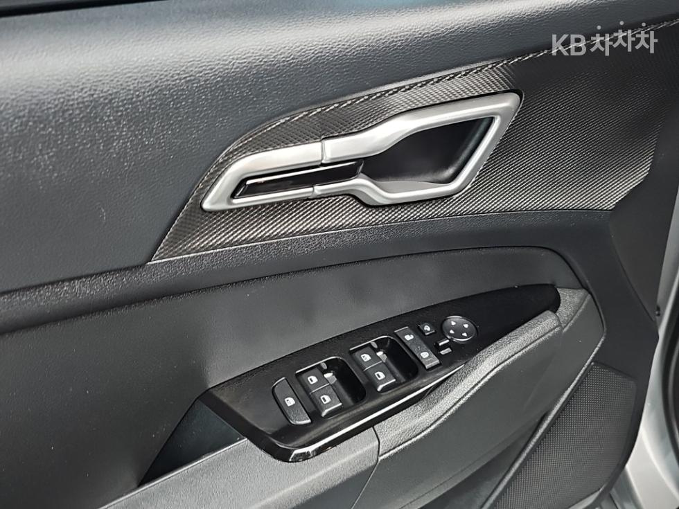2023 - kia sportage