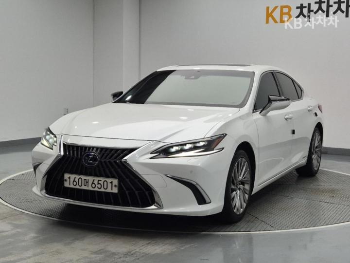 Lexus ES New 300h Executive 2