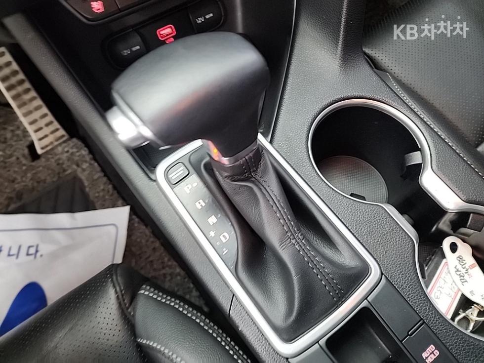 2022 - kia sportage