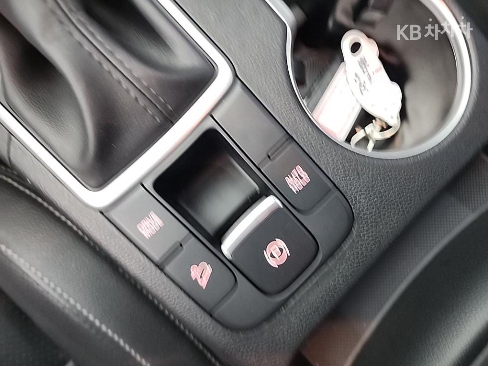 2022 - kia sportage