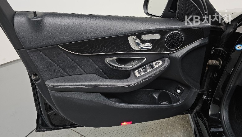 2017 - mercedes-benz c-class