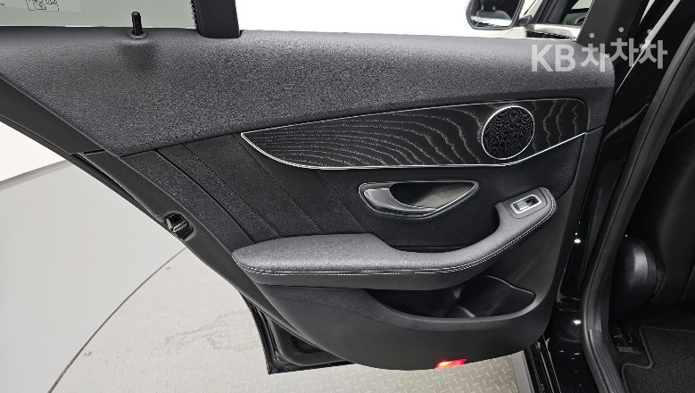 2017 - mercedes-benz c-class