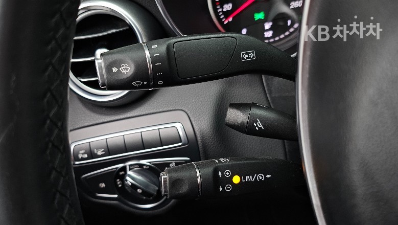 2017 - mercedes-benz c-class