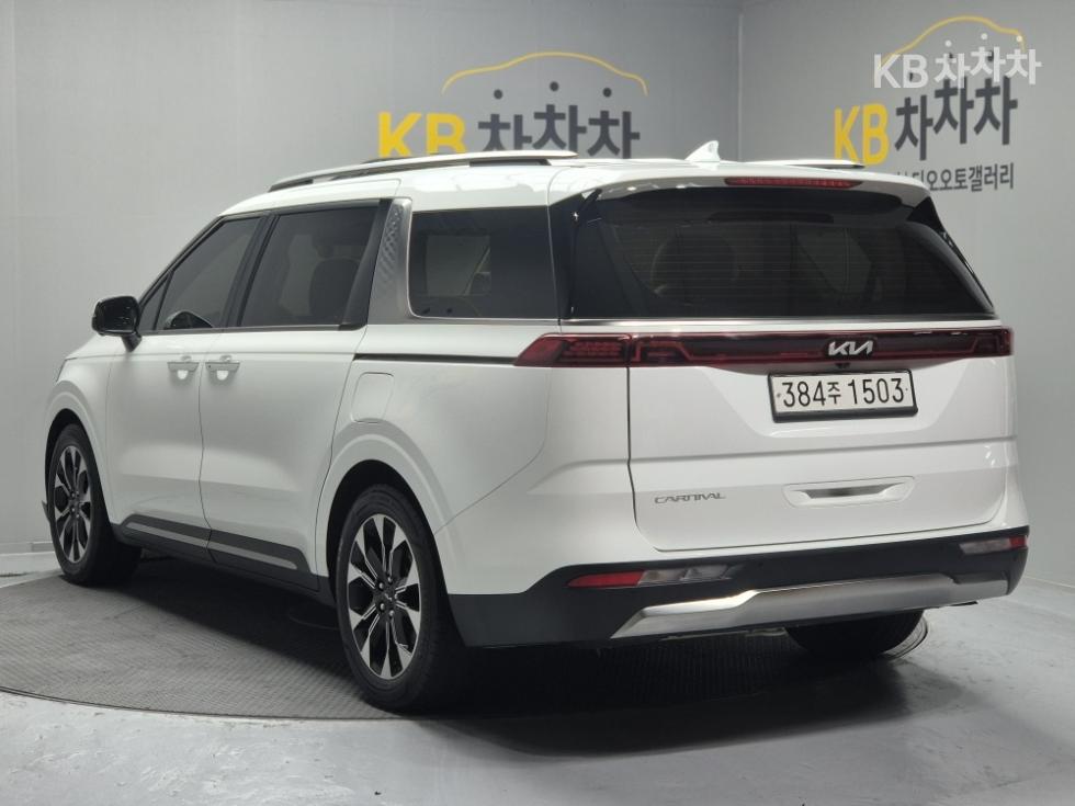2023 - kia carnival