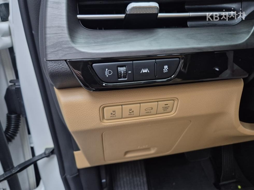 2023 - kia carnival