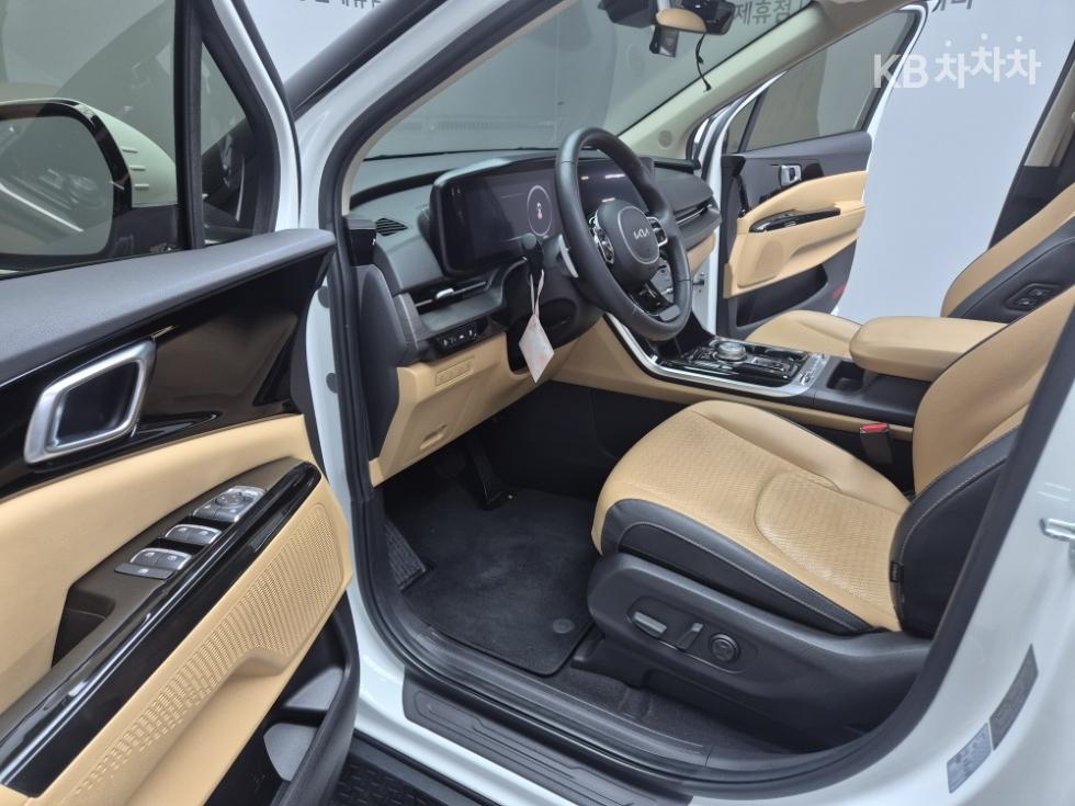 2023 - kia carnival