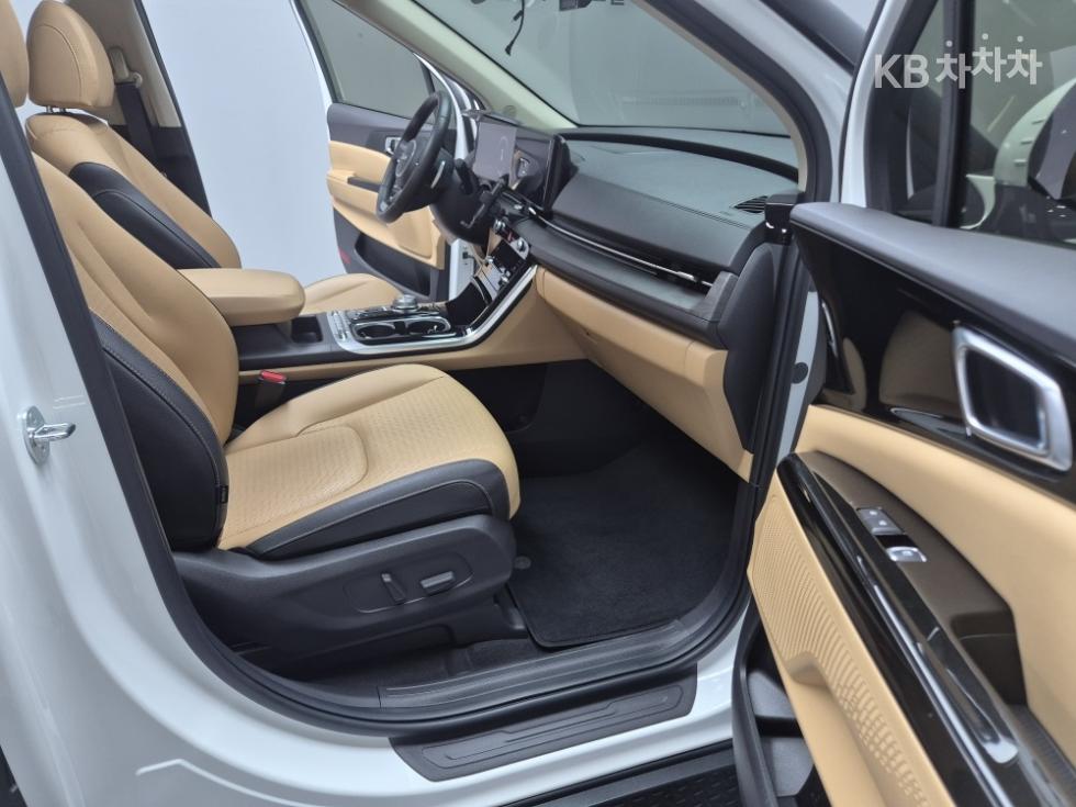 2023 - kia carnival