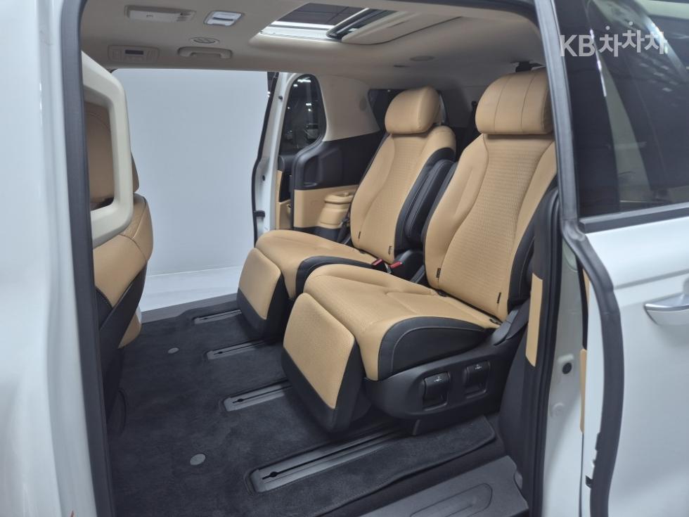 2023 - kia carnival