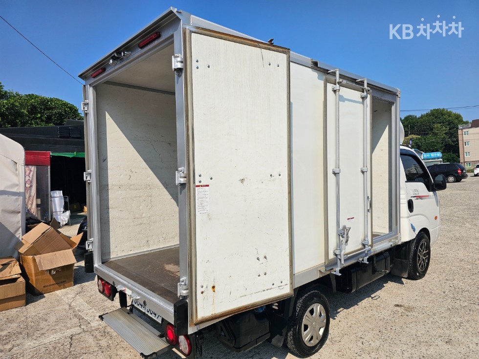 2022 - kia bongo iii