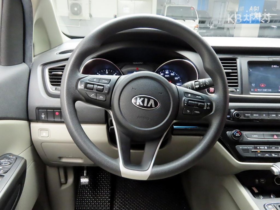 2020 - kia carnival
