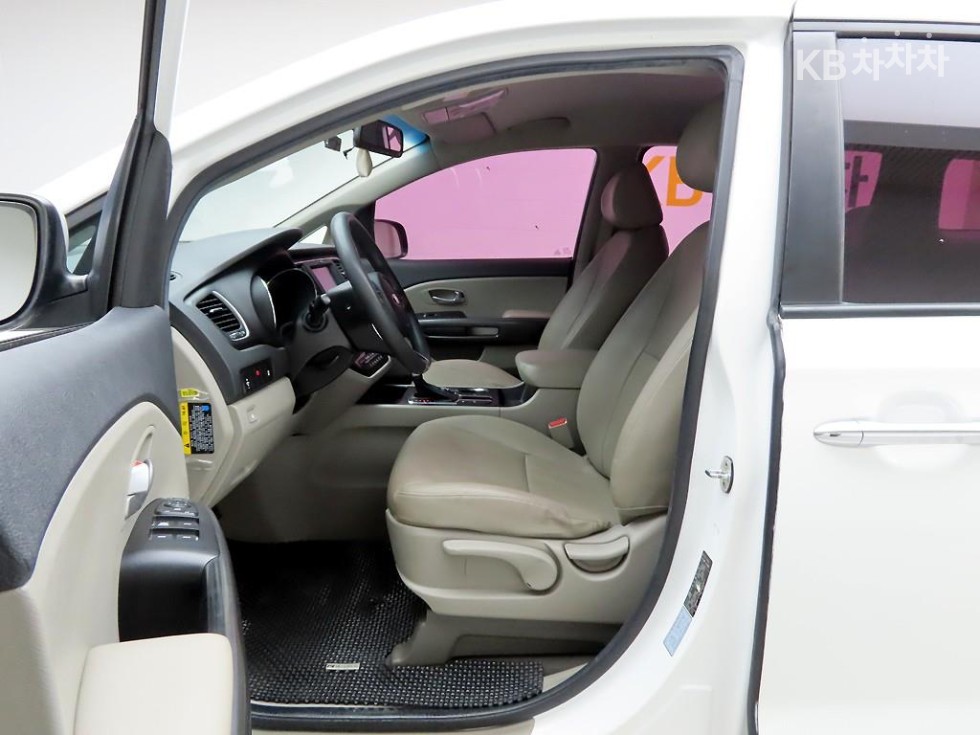 2020 - kia carnival
