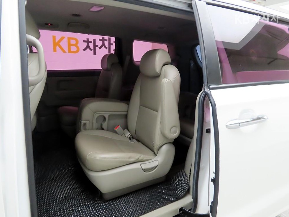 2020 - kia carnival
