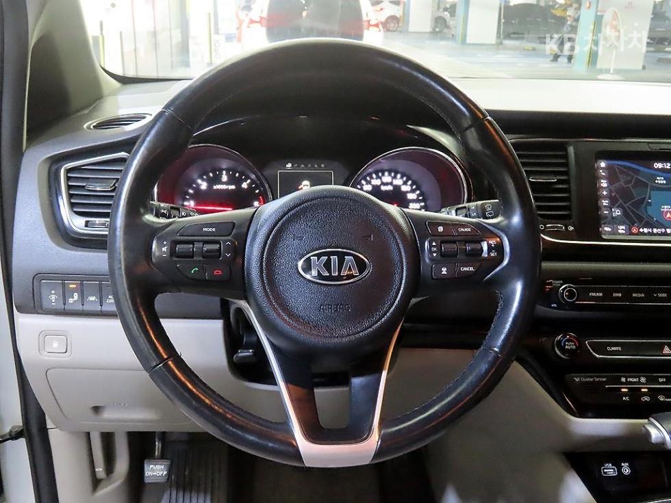 2017 - kia carnival