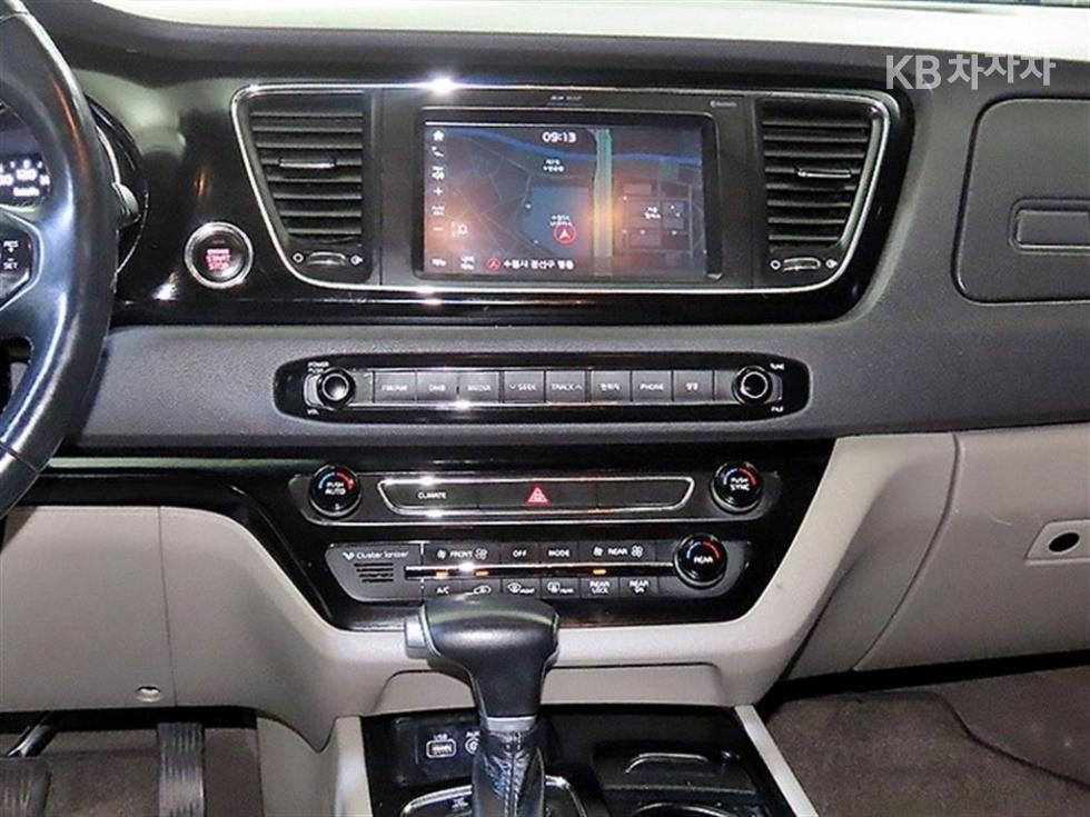 2017 - kia carnival