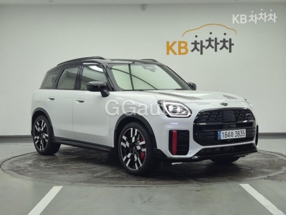 2025 MINI (F60) photo