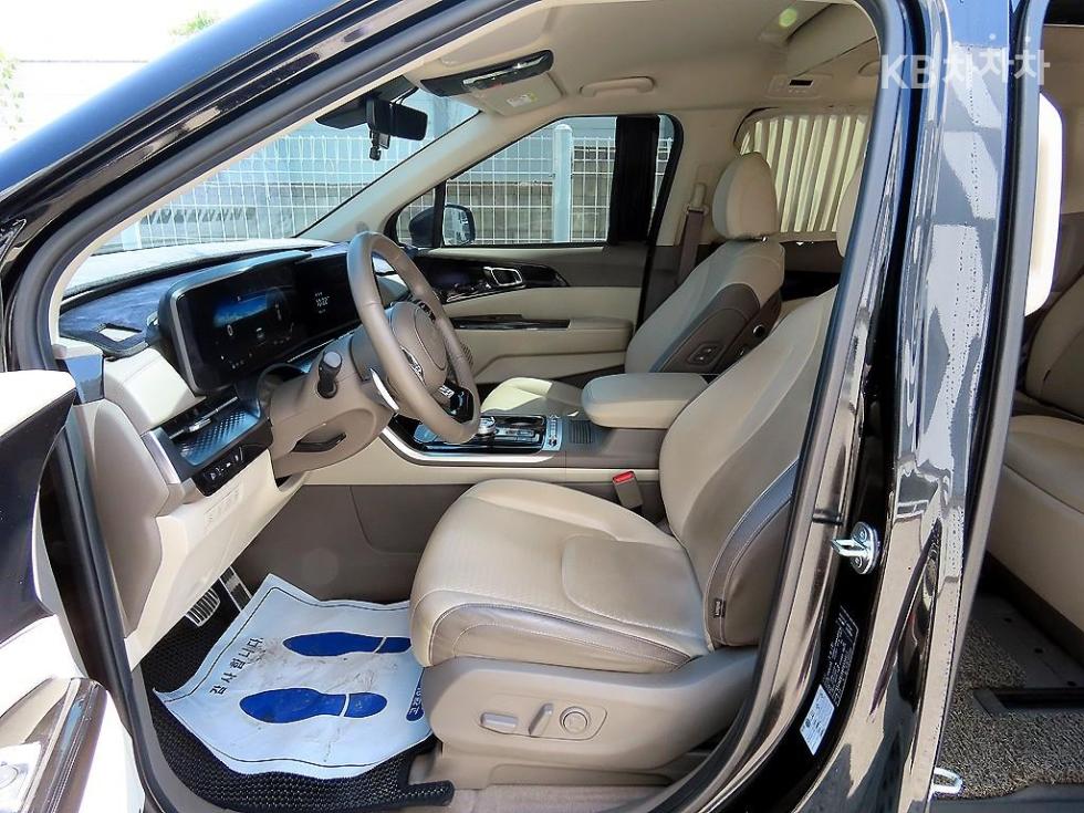 2023 - kia carnival