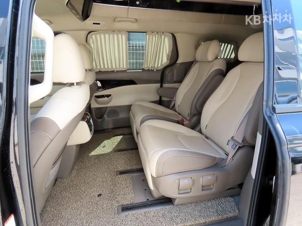 2023 - kia carnival