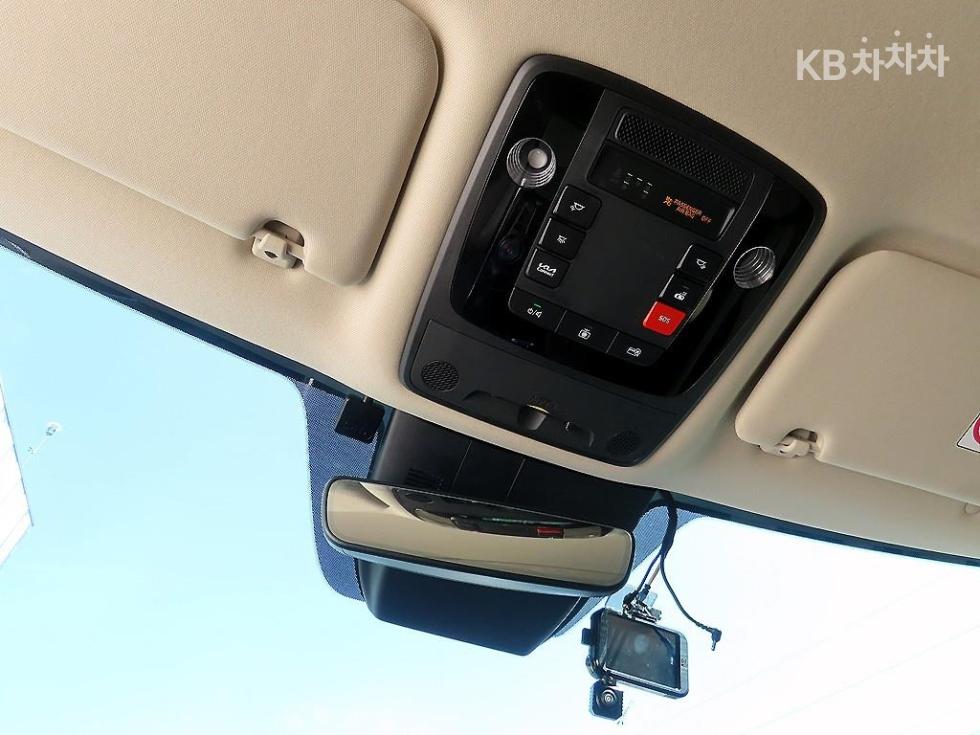 2023 - kia carnival
