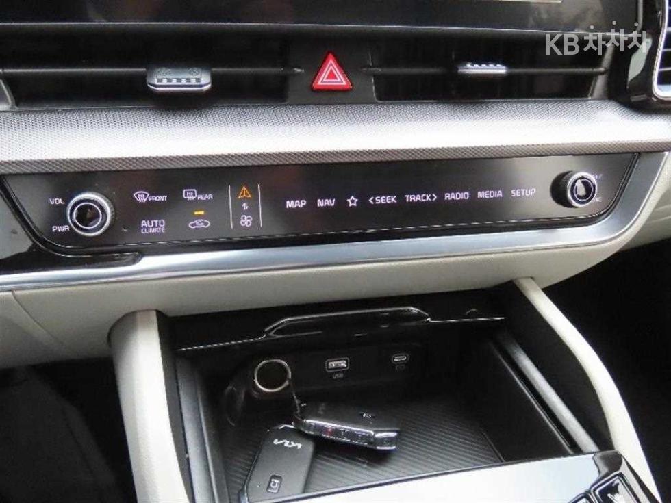 2022 - kia sportage