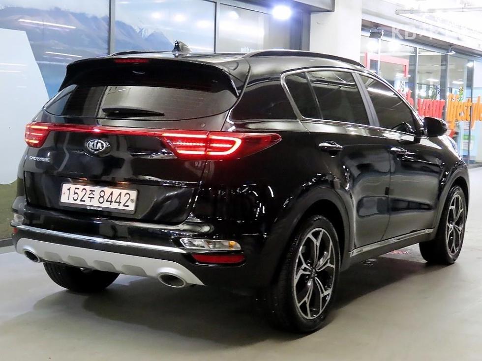 2021 - kia sportage