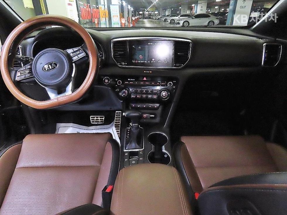 2021 - kia sportage