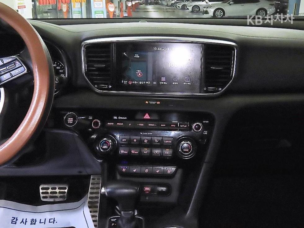 2021 - kia sportage