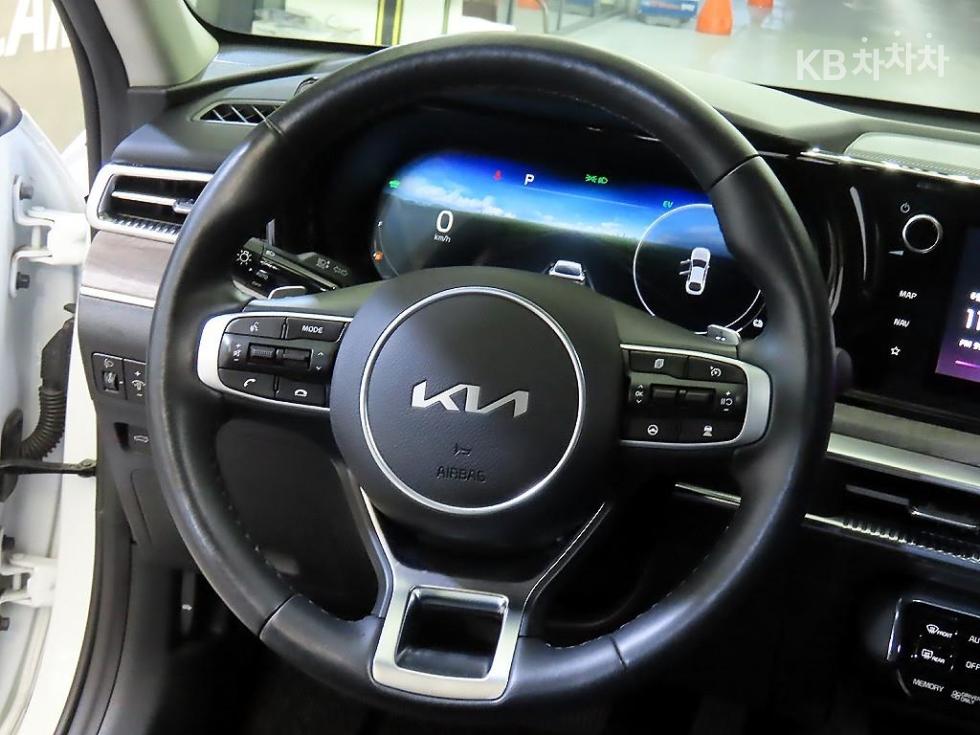 2022 - kia k5