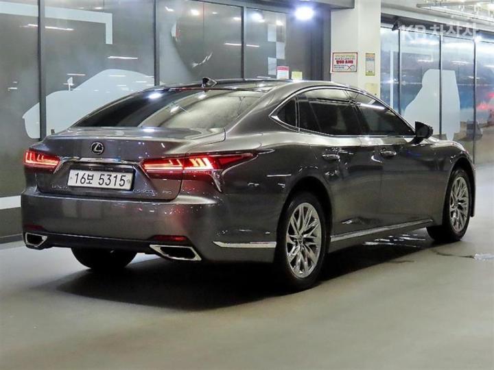 Lexus LS 500 AWD LUXURY 5