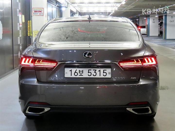 Lexus LS 500 AWD LUXURY 6
