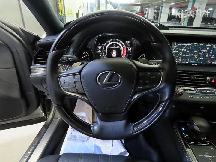 Lexus LS 500 AWD LUXURY 9