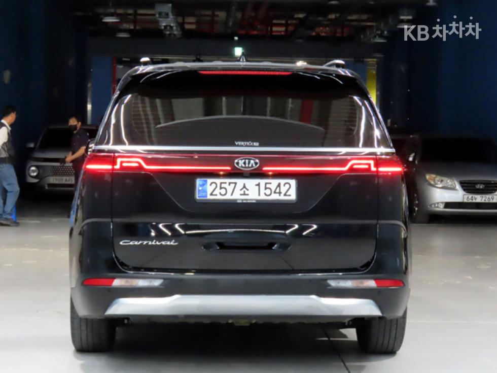 2021 - kia carnival