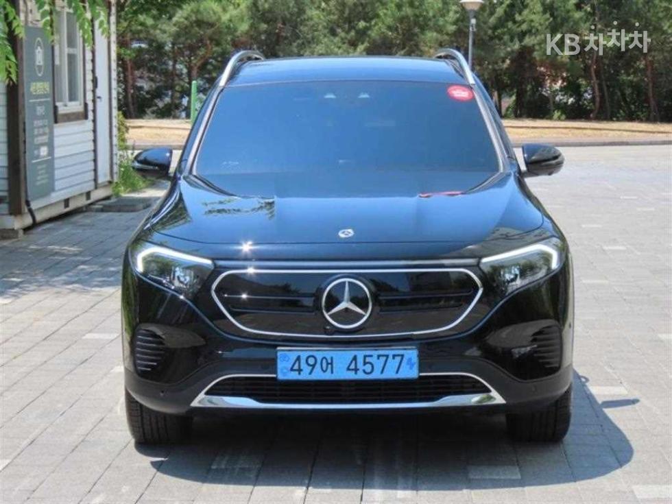 벤츠 EQB 2023년식 벤츠 EQB (X243) EQB 300 4Matic AMG Line