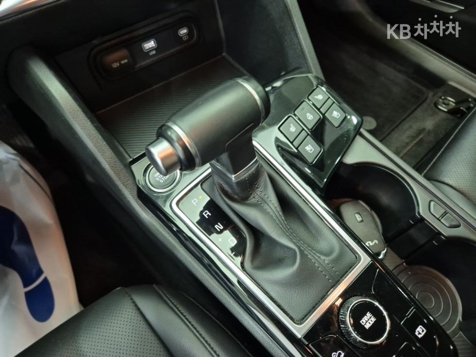 2022 - kia sportage
