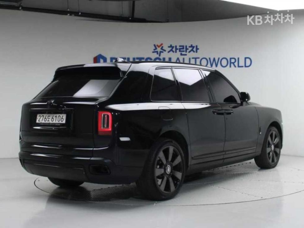 Rolls-Royce Cullinan — miniaturë 4