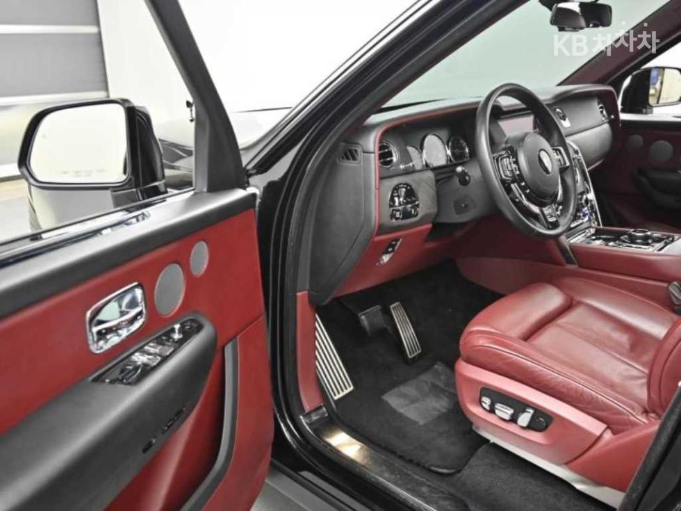 Rolls-Royce Cullinan — miniaturë 11