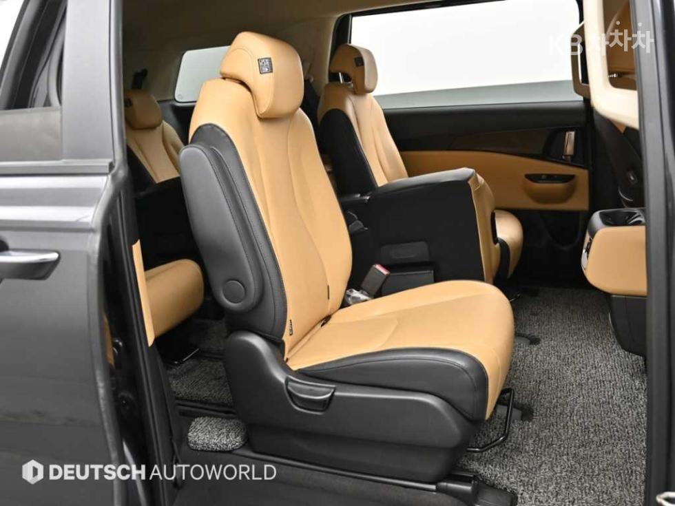 2023 - kia carnival